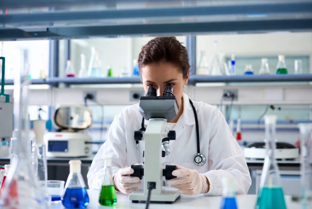 pesquisa com polilaminina em laboratório